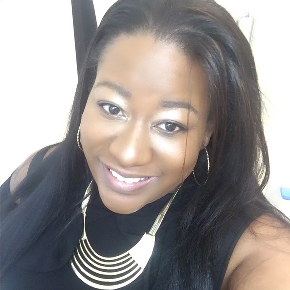 Meet your Posher, Candi ❤️ - Picture 1 of 5